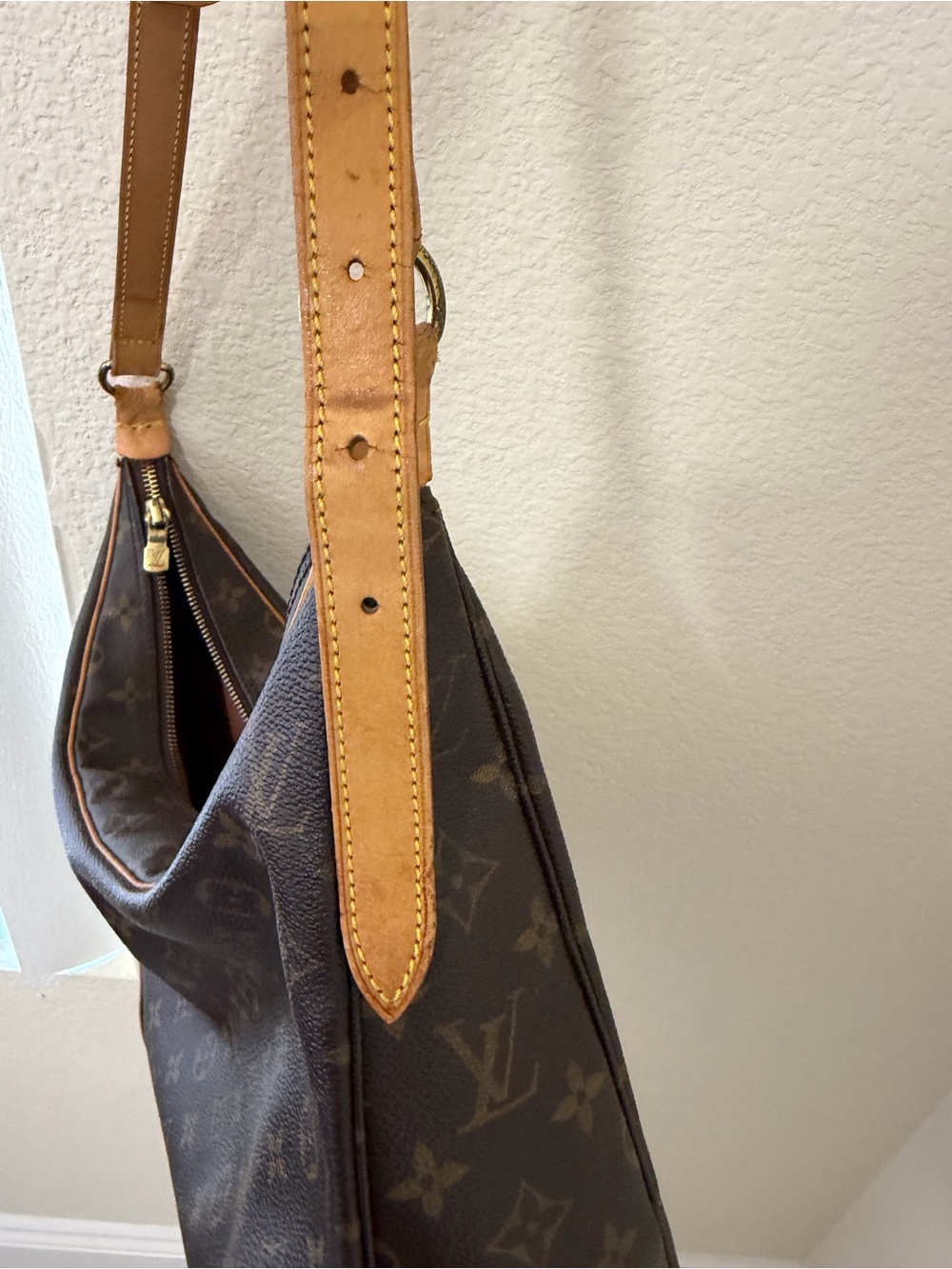 Louis Vuitton Brown Leather Interior Zip Pocket Shoulder Bag - Picture 9 of 16
